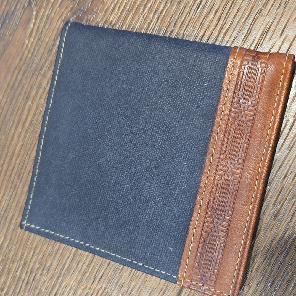 AMITY WESTERN NATURALS BI FOLD LEATHER WALLET.   #7176